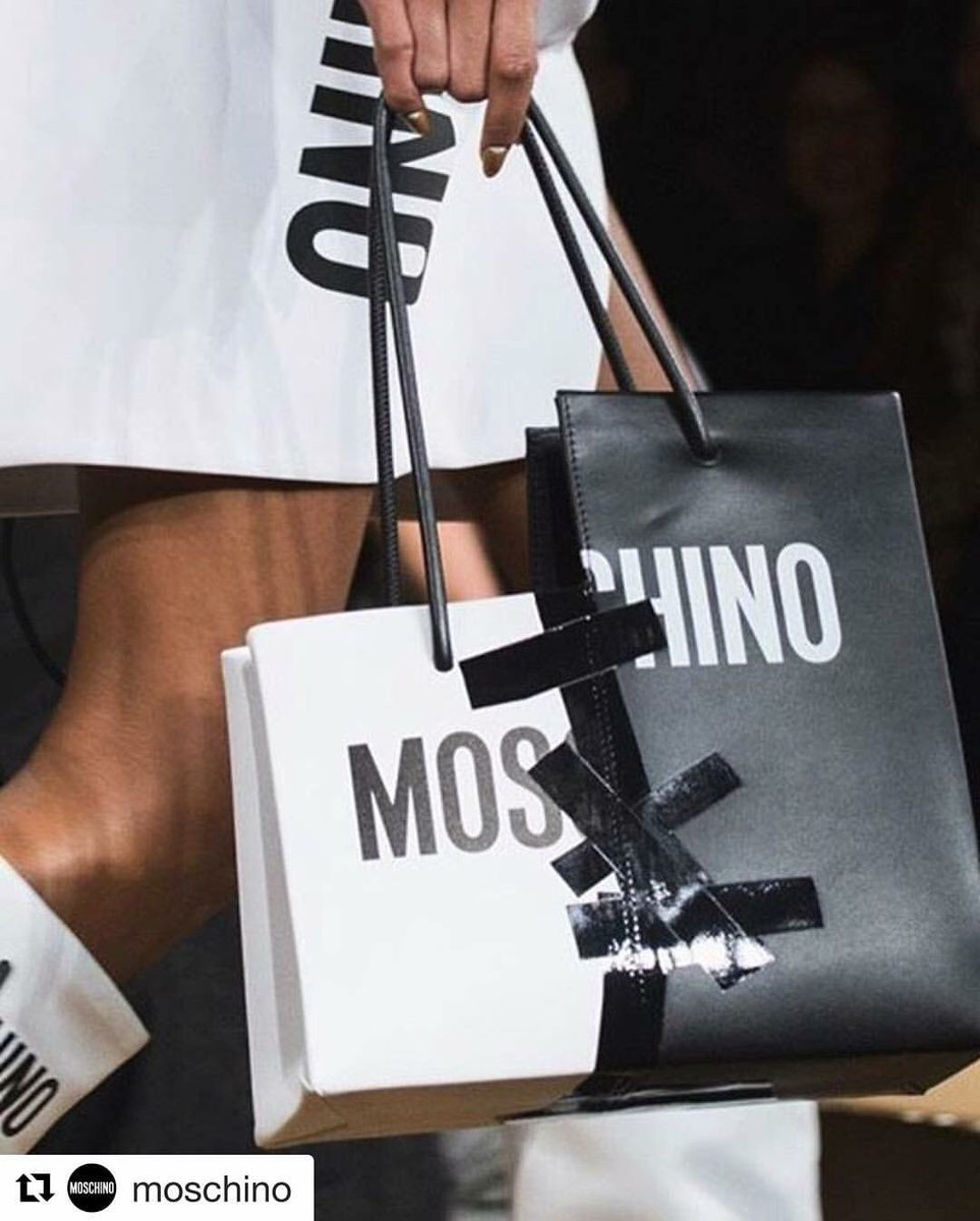 CREATEAMPROMO's tweet photo. Moschino Milano #cardboardcouture #mfw #moschino #jeremyscott #blackandwhite #bag https://t.co/fnITpMiPtf