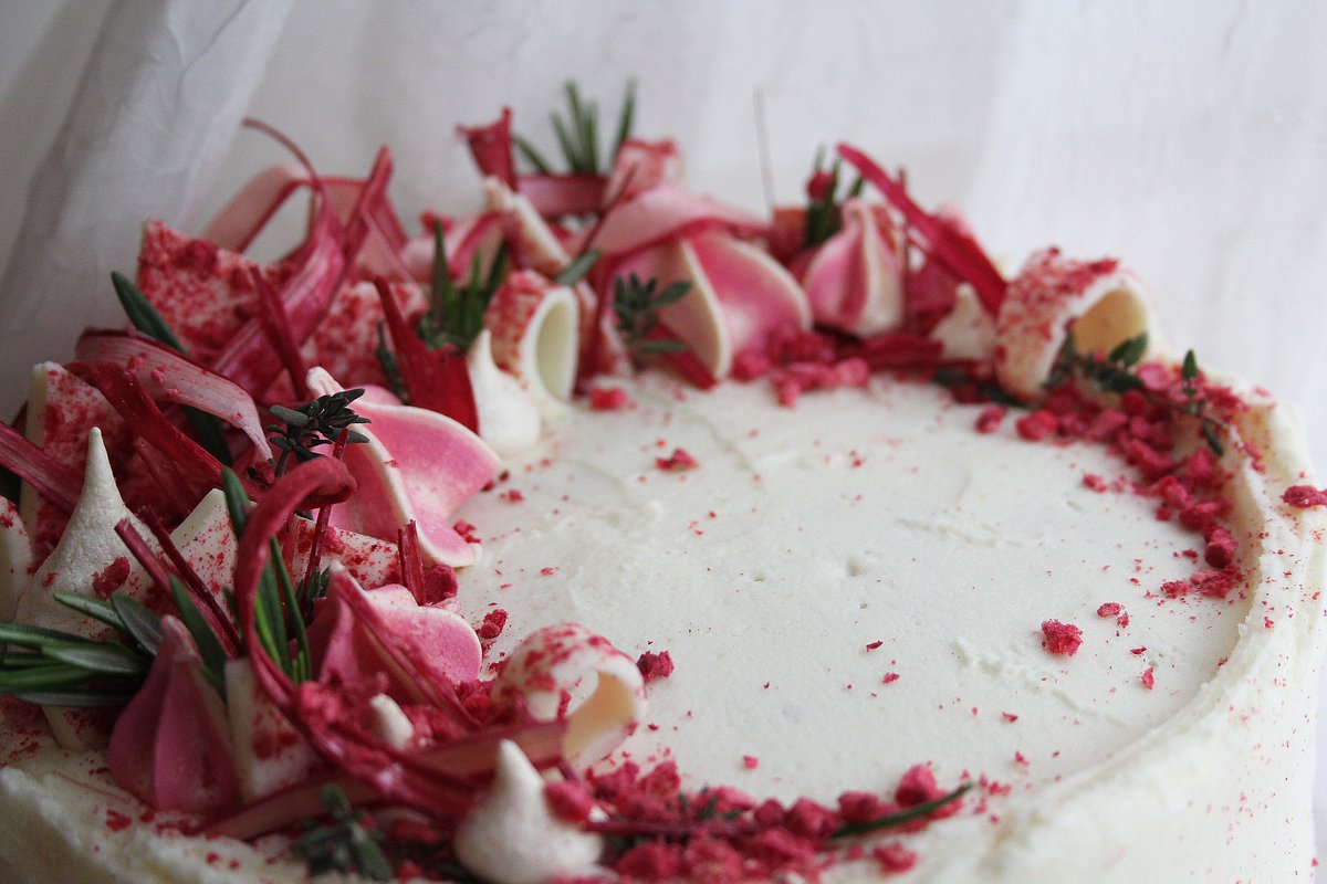 tassybakes's tweet photo. https://t.co/MjYkmdjwjx p!ink cake ft. rhubarb https://t.co/74hi6HDqAN