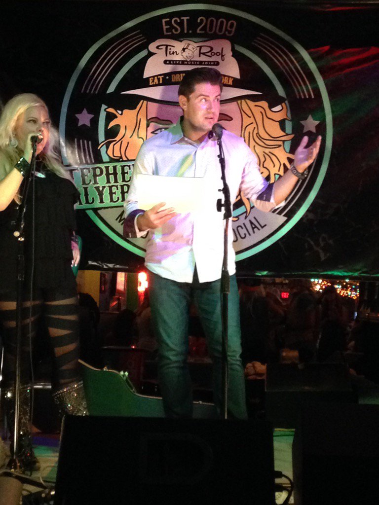 marcagawith's tweet photo. #TBThursday when I cohosted the #cmchattys with @JessicaNorthey!! Maybe I can do it again this year!! https://t.co/JyHXY5IMNv