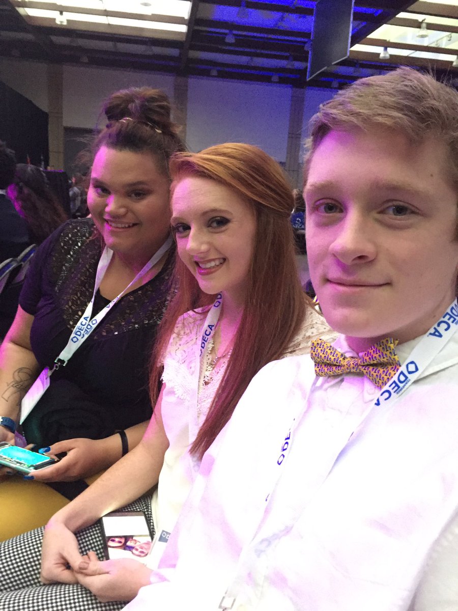 AlcoahsDECA's tweet photo. #DECATNSCDC DECA Seniors in the house! https://t.co/kFDRdZTOPP