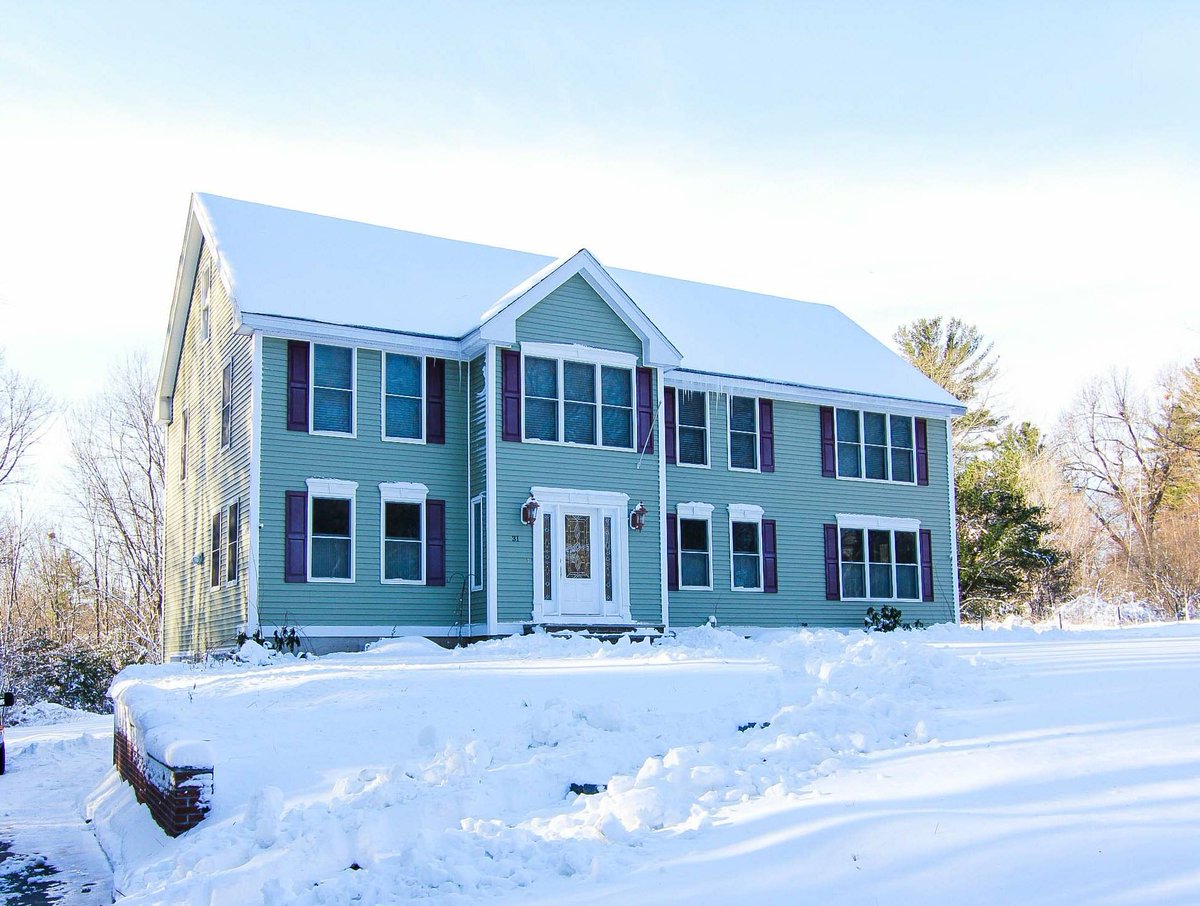 Agent_Charlotte's tweet photo. #ComingSoon STUNNING #PlaistowNH home! $499,900 4 bed/3 bath all hardwood flooring! Wow! #BetterThanNew #BestAgentNH.com https://t.co/xiM6D60COL
