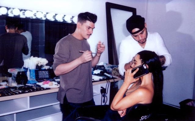 CentralDash's tweet photo. 📷| " Isso está acontecendo! O Lumee Black Duo agora é global- Amando a luz negra! #LumeeCollab" -Kim (kimkardashian) via Instagram. https://t.co/hWs3LGleBV