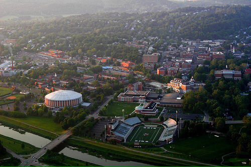 Students2021's tweet photo. Ohio University 💚🎓💯 #GoBobcats #OU21 https://t.co/yEnneKJcnN