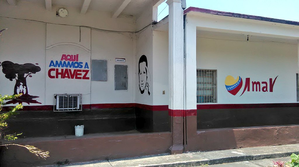 inass_araure's tweet photo. Embelleciendo los espacios del centro @salainass @SocialesInass @vice_social @magallyvina @maeyfuentes @GAraure https://t.co/0Nk0C3L6WV
