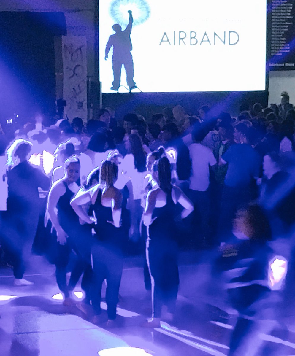 billshazzar's tweet photo. Take it to the @NextLevel2017 girls! #nextlevel #airband #nnhs #djbram https://t.co/JUjWvbs6Lr