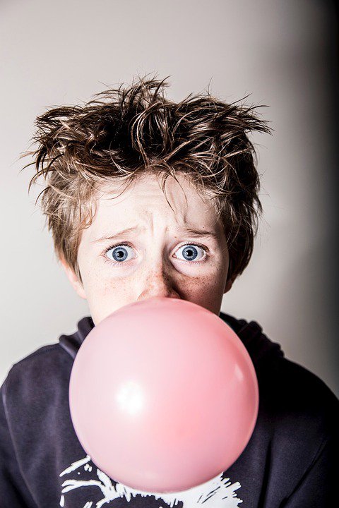 ShenDental's tweet photo. Sugar-containing gum may increases saliva flow, but it contains sugar which plaque bacteria use to produce acids! Choose Sugar-free gum! https://t.co/wTMyvpbNJl