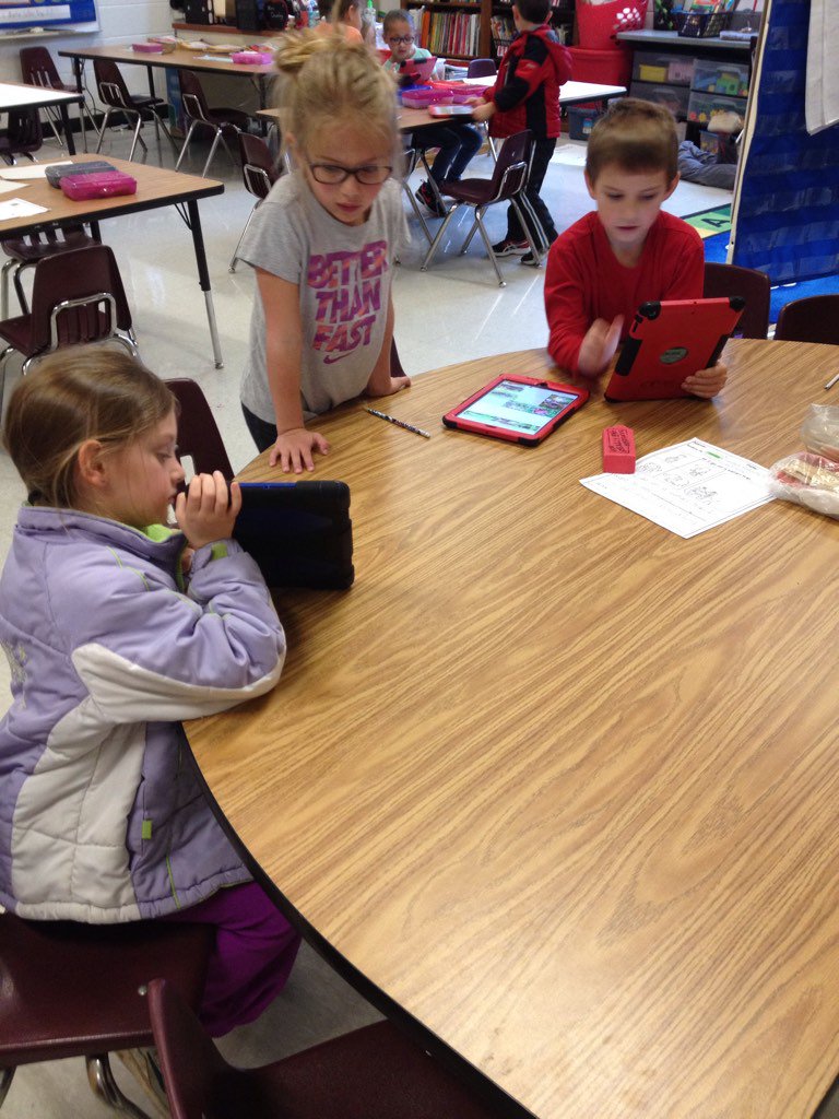 ChumleyChassidy's tweet photo. Working hard to gather information for our shared animal research project #teamwork #bgestem https://t.co/bwO4zpN2ki