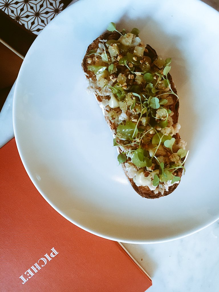 Pork n smoked eel toast <a href="/PichetDublin/">Pichet Restaurant</a> #onion purée,grapes,compressed apple,smoked almonds <a href="/MarkTreacy6/">Mark Treacy</a>