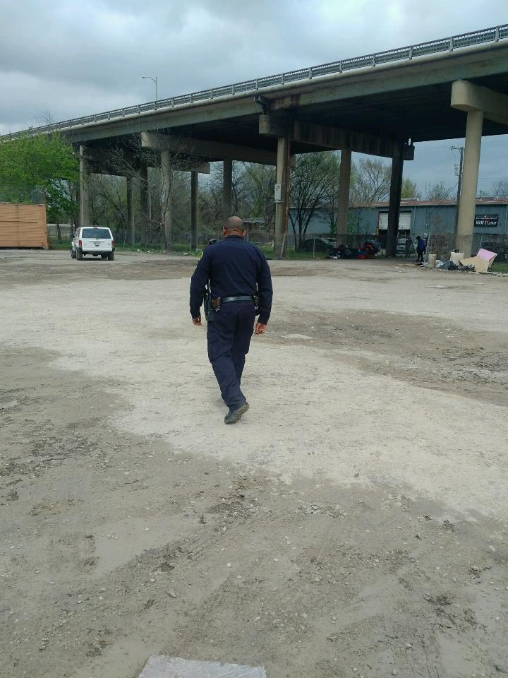 #footpatrol Npos patrolling the Lamar st corridor @ChiefHaleDPD  <a href="/MaxDPD/">M</a> <a href="/tiffinniyoung/">Tiffinni A. Young</a> <a href="/southdallascp/">Jill Haning</a> @DPDWalls