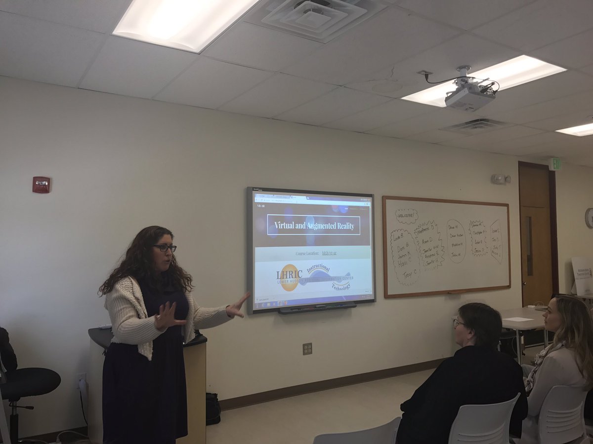 hrtcsm's tweet image. Impromptu Ignite! #igniteyourteaching @pnwboces @LHRICit #brave #tellyourstory