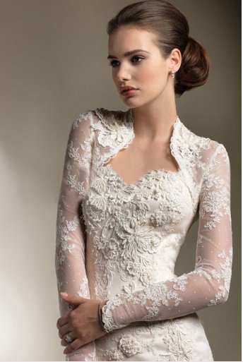 Shrug on or shrug off? It's your dress - you decide! 

Find it here --> goo.gl/I5P5cn