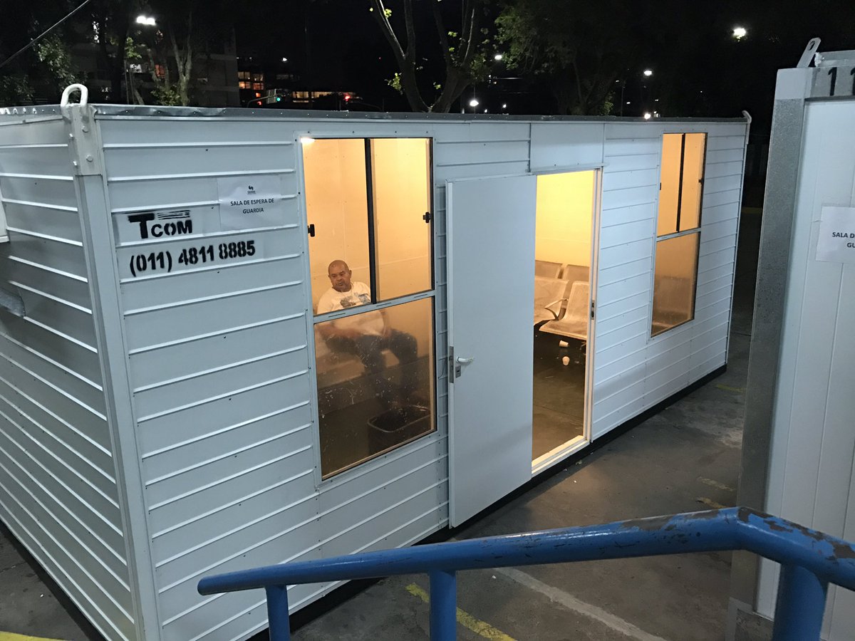 majolobasso's tweet photo. Este es el estado de la guardia del #HospitalArgerich @prtomino @DisfrutemosBA @buenosaires Una vergüenza https://t.co/DoOhRpEAqO