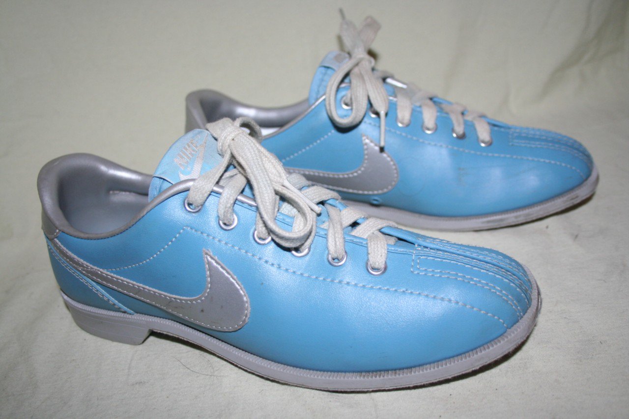 Twitter These sweet Nike #bowling shoes! What were the pair of shoes you owned? https://t.co/NkXjFkqP1S" / Twitter