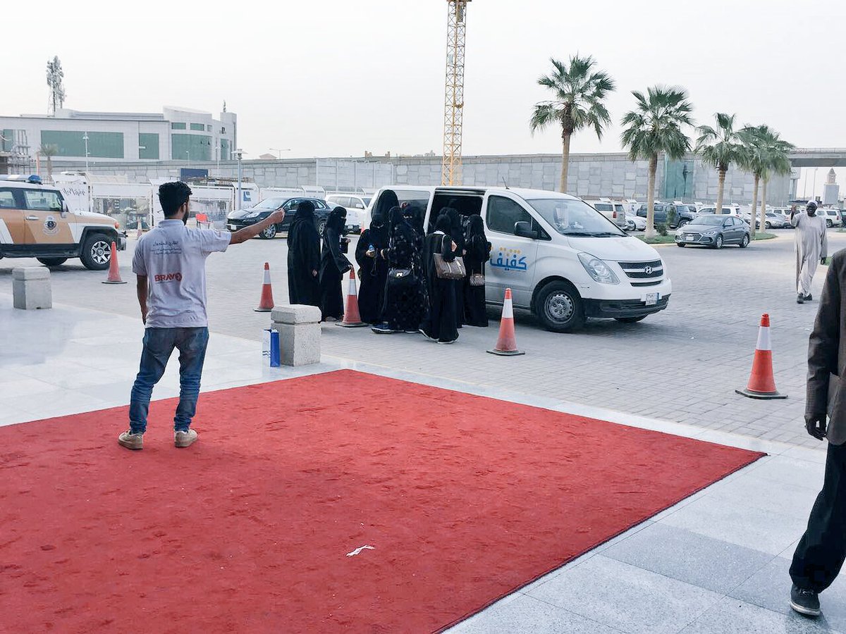 زيارة ٣٥ كفيفة من منسوبي جمعية #كفيف ل#معرض_الرياض_الدولي_للكتاب والاستفادة من مبادرة #القارئ_المتجول