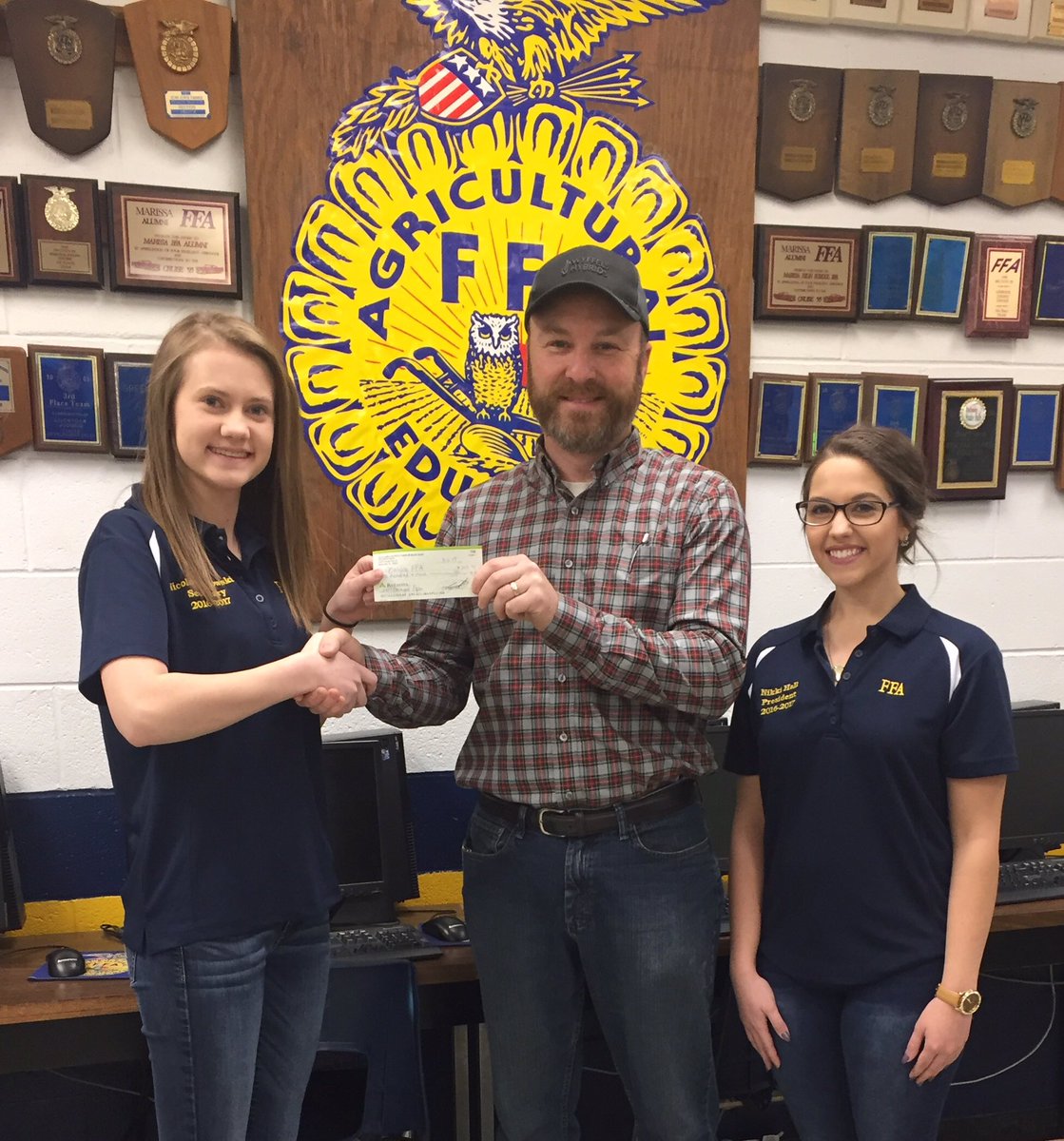 barnyard_open's tweet photo. Marissa FFA secretary &amp; president received a check for just over $200 from the St. Clair Farm Bureau Foundation this week. https://t.co/jwq146ZhUA