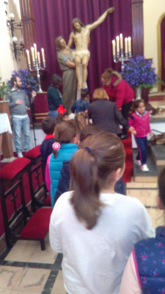 CDescen's tweet photo. Visita de los niños de la Catequesis de nuestra Parroquia.
#SoydelDescendimiento
#50añosparaLinares https://t.co/vaFhzaW4dp