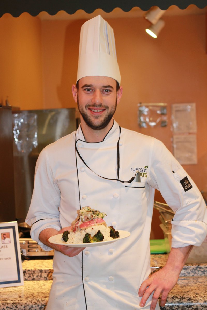 TMUEats's tweet photo. #PremiumThursday dinner tonight in #PitmanDining Hall features Seared Tuna! WOW! Another great recipe served by #ChefRod416 #RUEats https://t.co/bWwRZIufLk