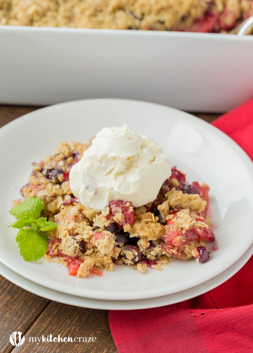 MyKitchenCraze's tweet photo. Triple Berry Crisp is a must have dessert! Warm berries layered with crumbly oats, make this a delicious recipe! https://t.co/0wSarvfwRR https://t.co/2l8j1BOfEy