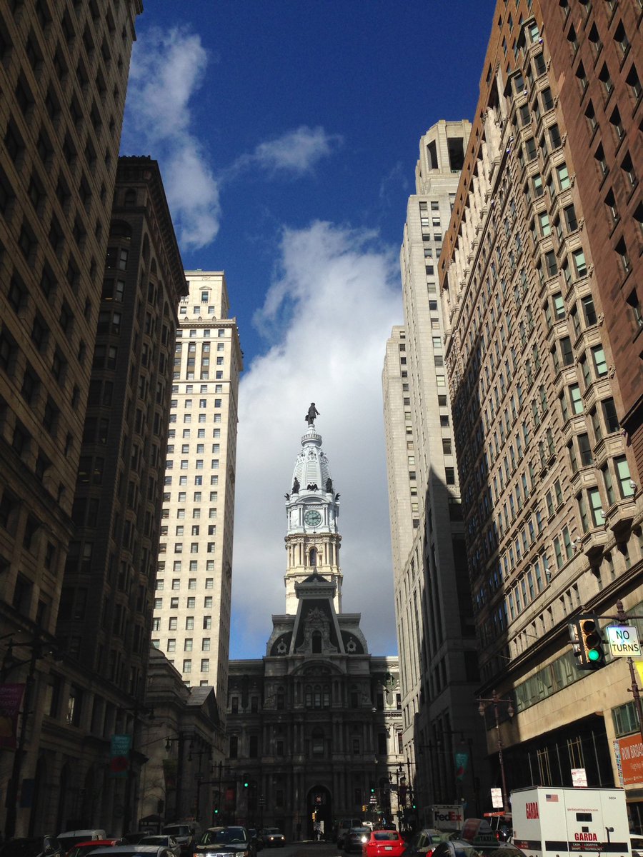 worlddancedaypa's tweet photo. When the city's trying to show off: #Philadelphia looking good. Winter #blueskies #cityhall https://t.co/cmtLjSSCeY