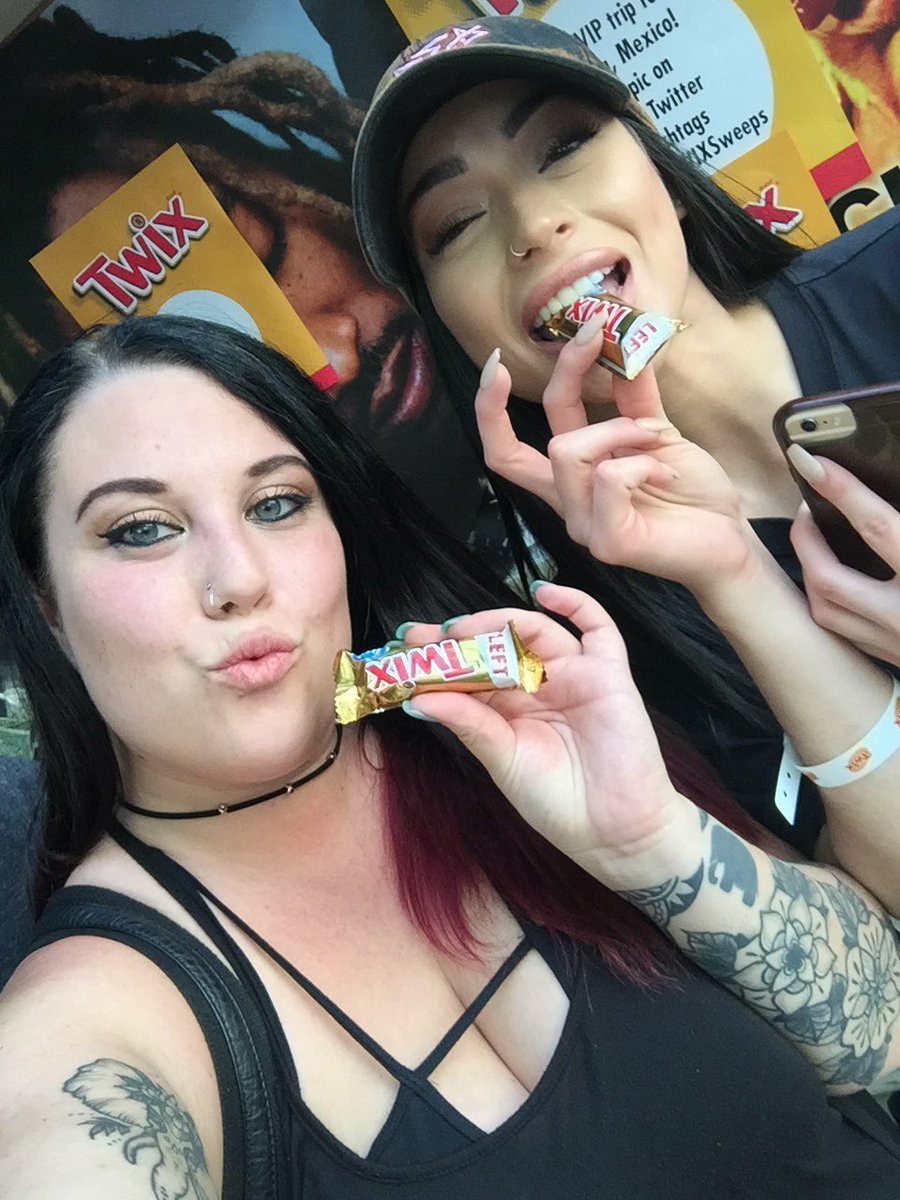 drizzydreaaaaa's tweet photo. 🙏🏼 @twix #lefttwix #twixsweeps pick me ✨👌🏼 https://t.co/vFChSAKegu