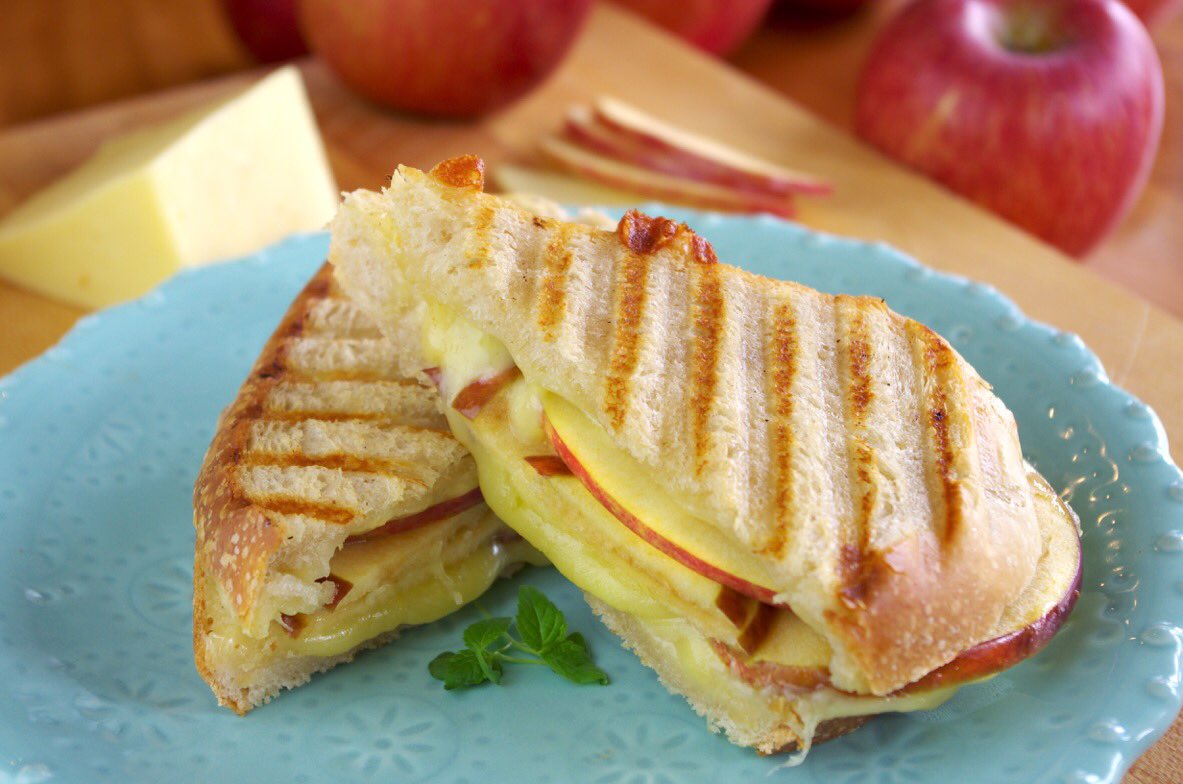 Hey @US_Apples how about an classic twist a grilled cheese with #sweetKIKU apples, maybe even a little bacon if you're feeling wild?!