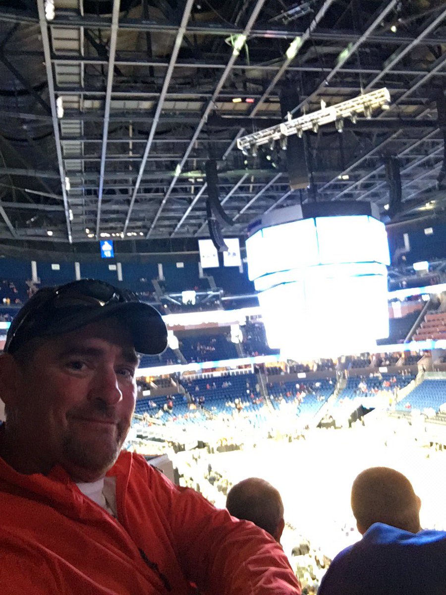 thefoxrunpro's tweet photo. Fox run is in the house#marchmadness https://t.co/J5Oj5GuV7j