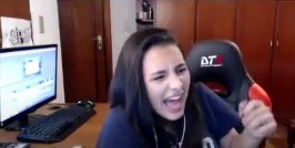 iL0v3ADR's tweet photo. Passando desodorante como uma diva . @Flokiis #livedafloca https://t.co/ueJcEe3iIt