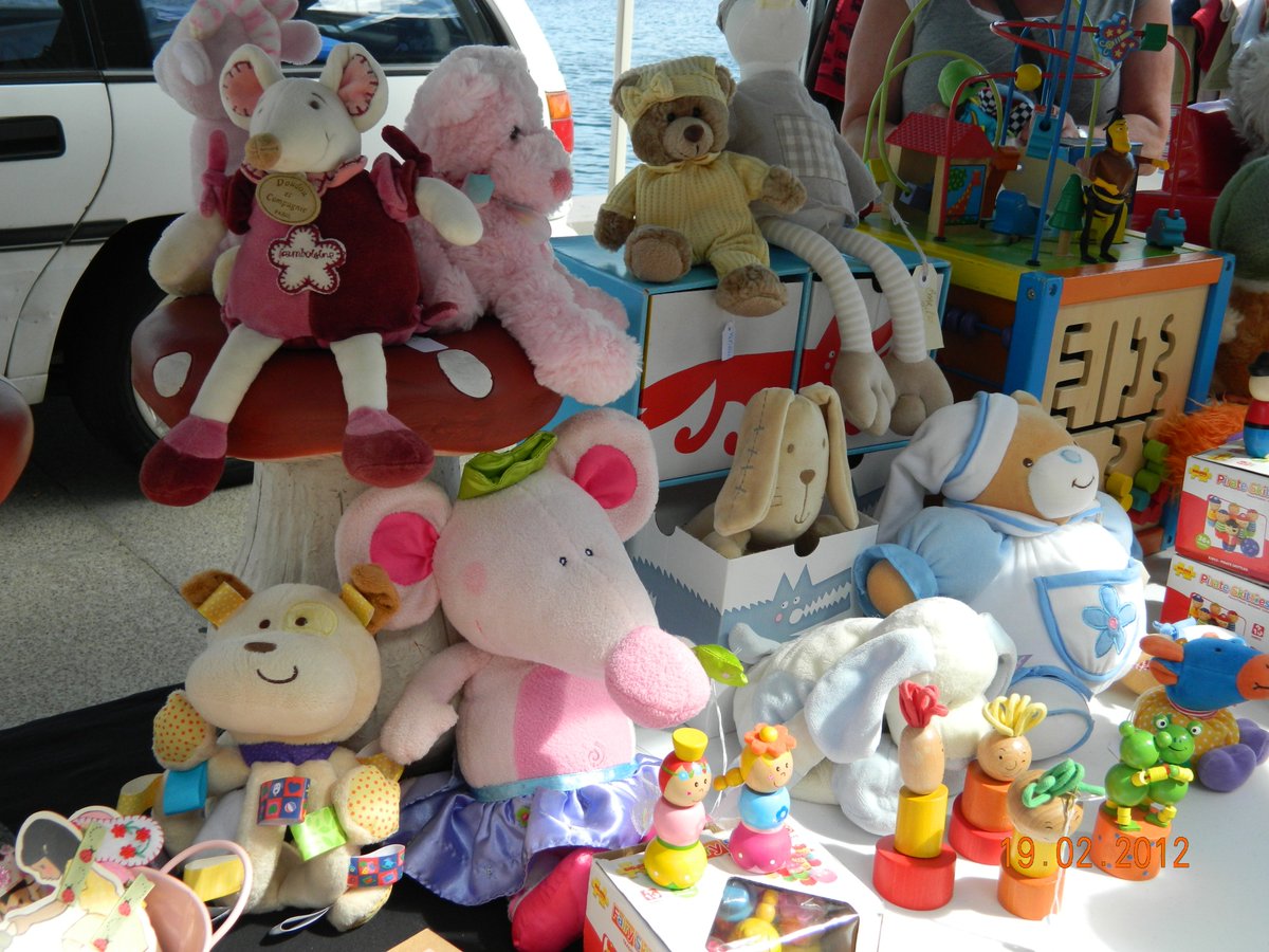 We're happy to promote local events in #Docklands &amp; the markets are on this weekend! There's food, art, craft &amp; more melbmarkets.com.au