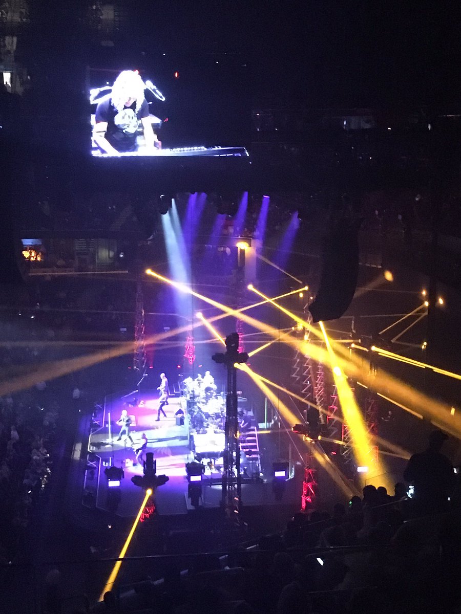 elisha_mccoy's tweet photo. Bon Jovi was awesome! #flashbacktochildhood https://t.co/s6wu13i3W6