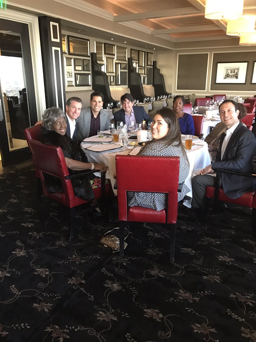 MarkArabo's tweet photo. Great dinner & great times with California Lt. Governor @GavinNewsom; Future Governor of #California #SanDiego @UClubSanDiego #GavinforGov https://t.co/ncw81esT6m
