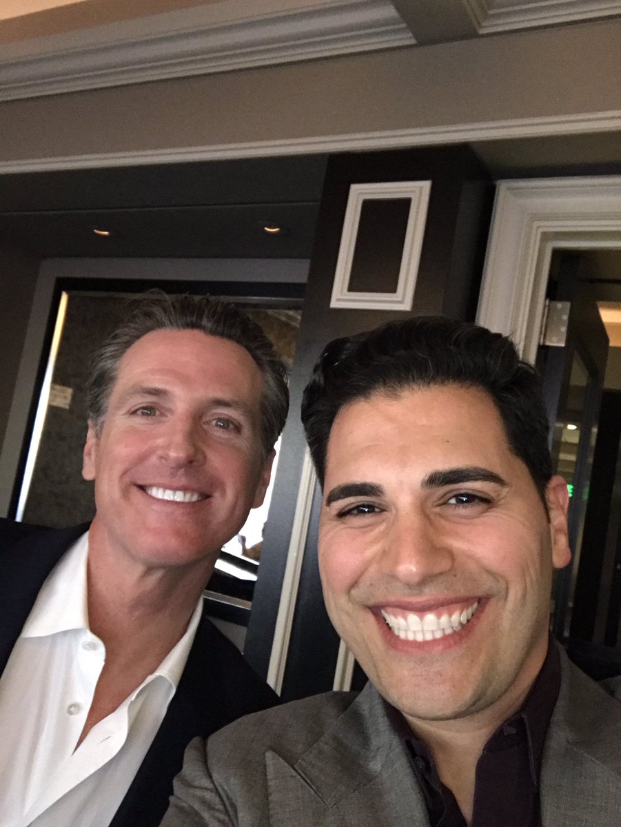 MarkArabo's tweet photo. Great dinner & great times with California Lt. Governor @GavinNewsom; Future Governor of #California #SanDiego @UClubSanDiego #GavinforGov https://t.co/ncw81esT6m