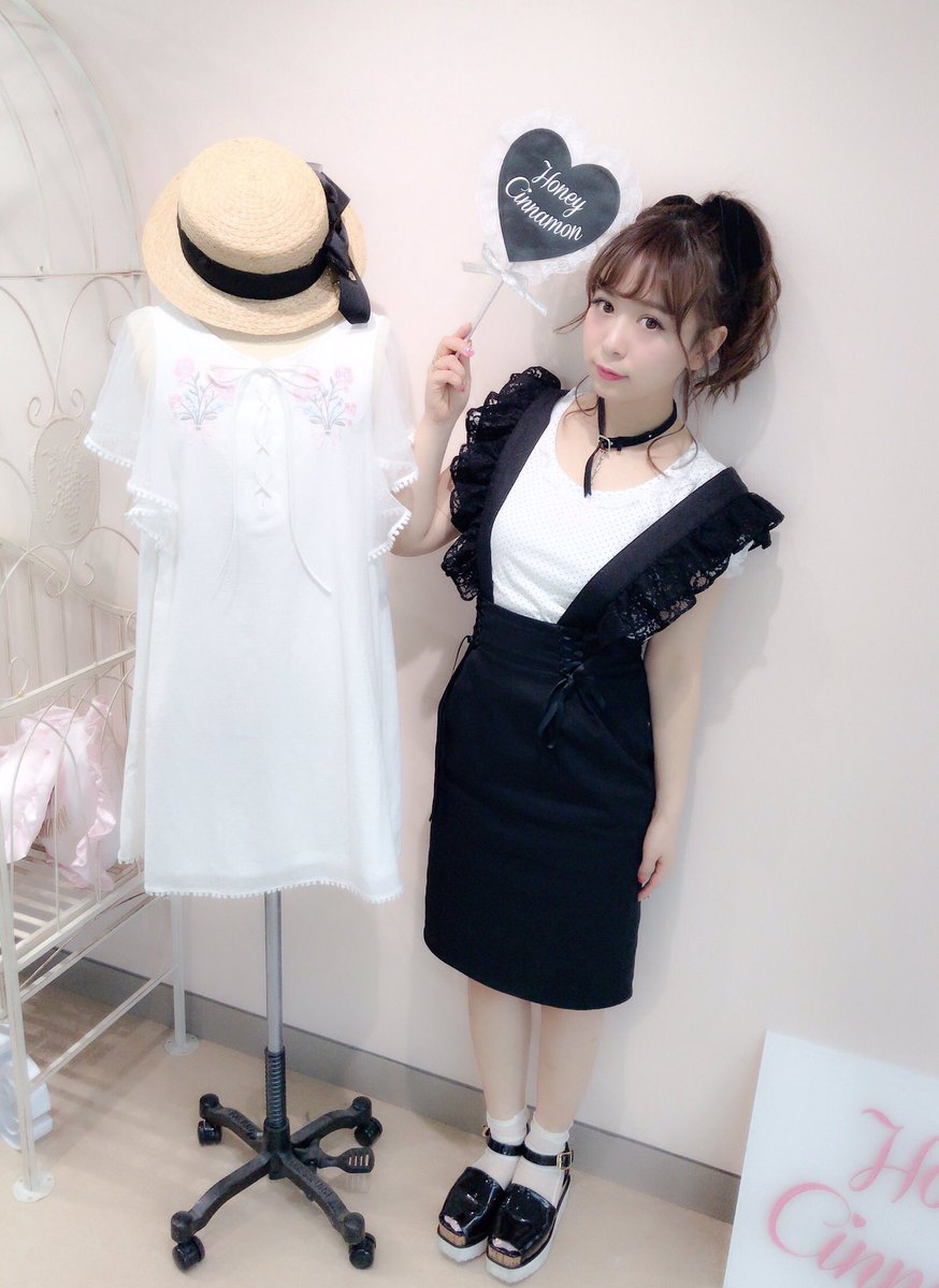 平松 可奈子 V Twitter 今日はハニーシナモンの新作のドットtに1推しサスペンダースカートをあわせました ハニーシナモン展示会