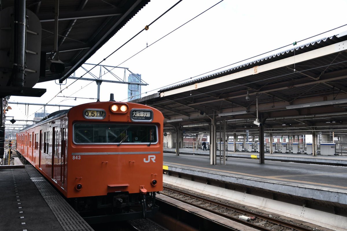 ট ইট র もりぞぉ 訂正 Jr大阪駅の６番線に設置され始めたホームドアですが 約30箇所あるうちの半分は未設置です 数え方は我流です 残りは６番線の西端に置いてあります