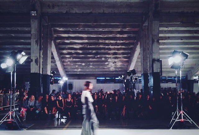 bundeslumpen's tweet photo. Hoy no jugo @atlantaoficial pero bajo sus tribunas hubo moda. #nottobeunderstood by @Jessicatrosman #Bundesfashion https://t.co/5a0ZPMgx9u