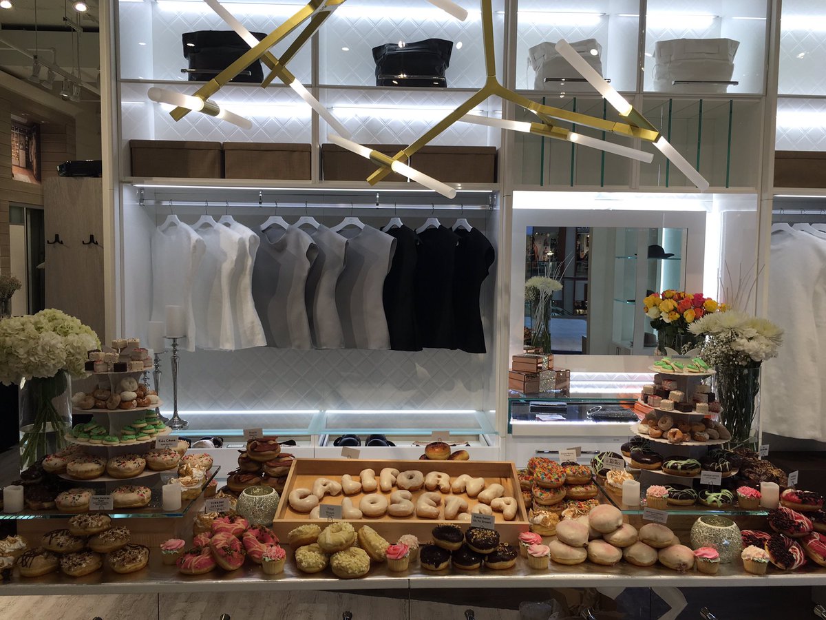 ClosetDame's tweet photo. @AngelFoodMN how'd we do??!! I think you received lots of referrals from this!! Many asked where from! 😊😊🍩🍩🎉🎉 https://t.co/hWv4BrvKaY