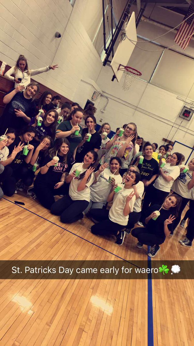 wvsdaWHITE2017's tweet photo. These waero babies were shakin for shamrocks tn😝🍦💚💚 https://t.co/ipZGB4xFKH