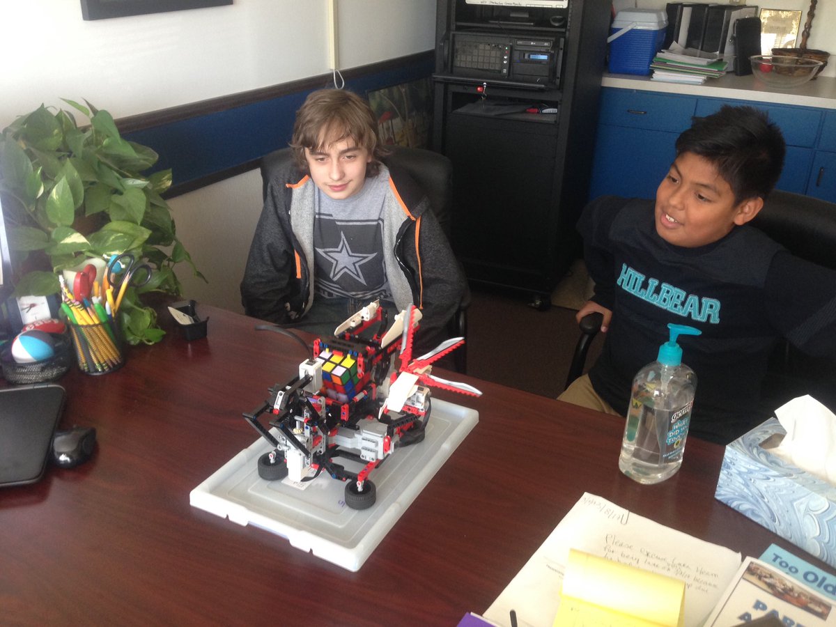 Chbaggett's tweet photo. @fhmsbucks WAAT &amp; MIT Alert- future Ss, Ryan &amp; Aaron designed robot that solves Rubics cube- wow!Awesome teacher - Sunil Dutt! #wcsisthebest https://t.co/wsn0aG5s5j