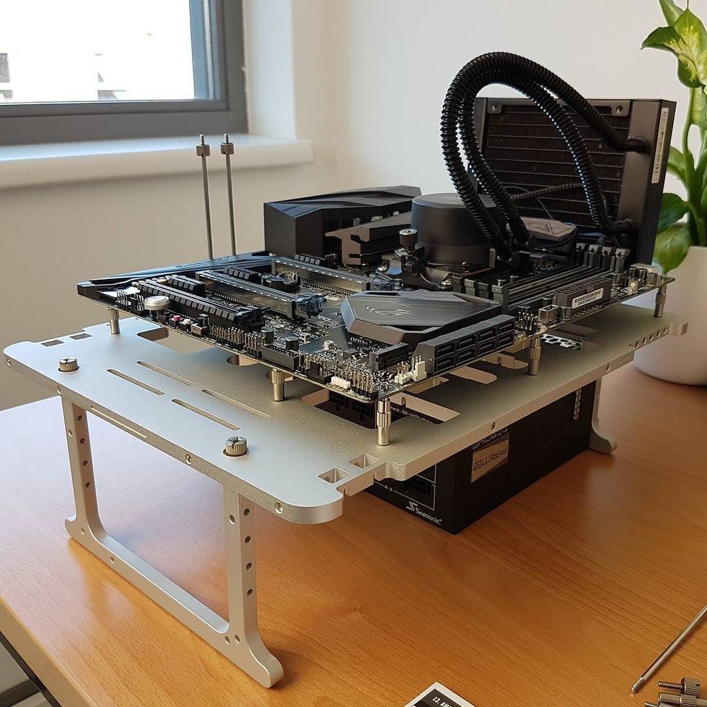 Foritain's tweet image. -Really- loving the new bench :D #streacom #bc1 #benchtable #asus #asusrog #rog #crosshair… ift.tt/2n4rKqh