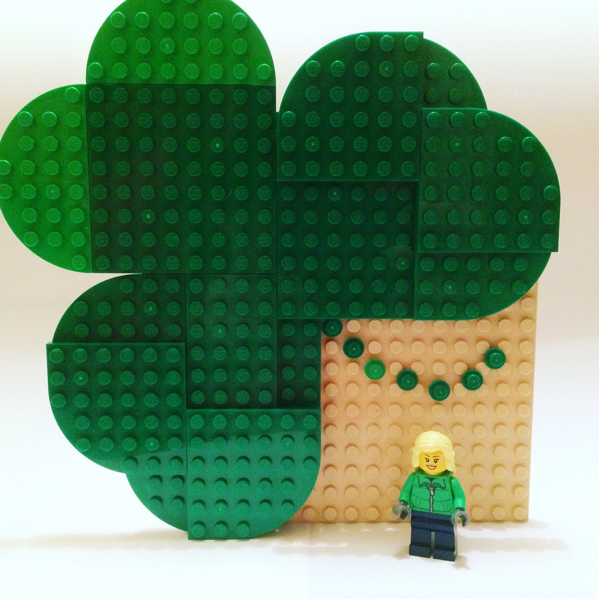 lisaloveslego's tweet photo. Happy #StPatricksDay ☘️ #Lego #legoblogger #AFOL https://t.co/1vpz9AE3ag