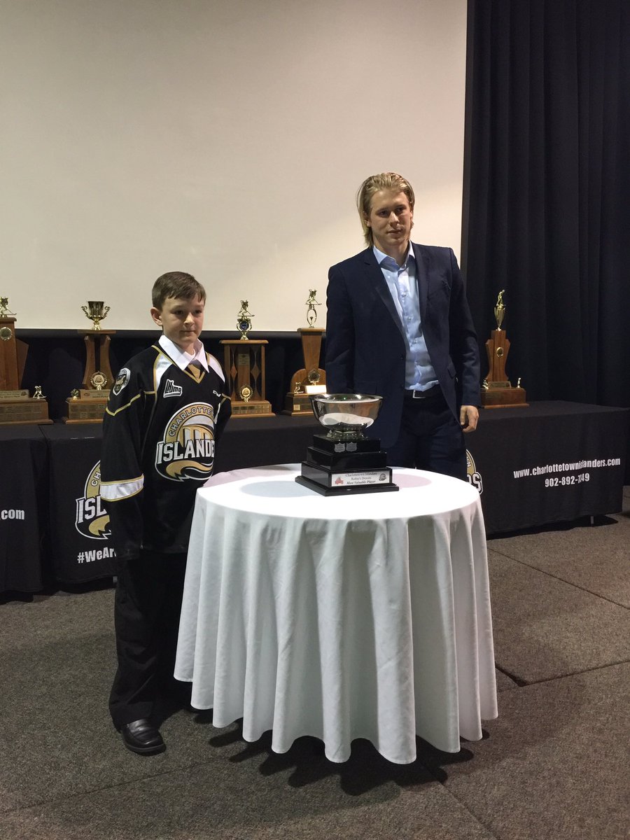 IslandersHKY's tweet photo. The @RobinsDonutsCAN MVP -announced by Captain Callum Thompson - is Filip Chlapik! #IslesFanChoice https://t.co/y1tR9cnf2w
