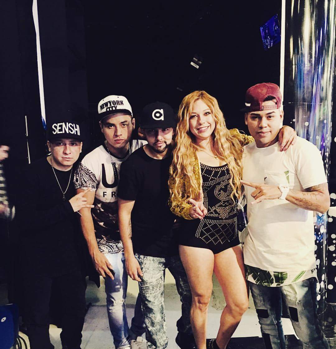 BembaOfficial's tweet photo. Ayer apoyando a @NATALY_GMZ en @multimediostv #EsShow https://t.co/F0U5kH6V9w