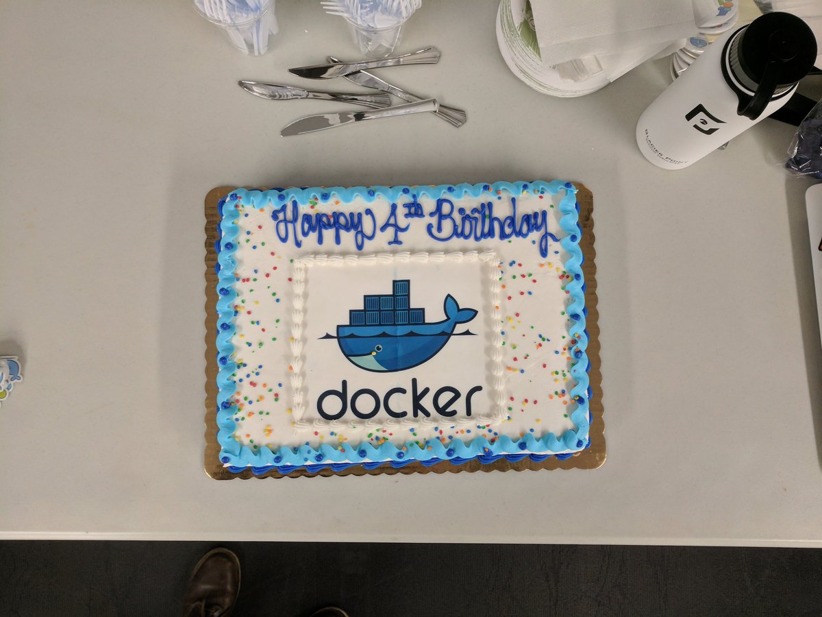 kinardcw's tweet image. Delicious cake for Docker birthday meetup #docker @docker @dockerdc
