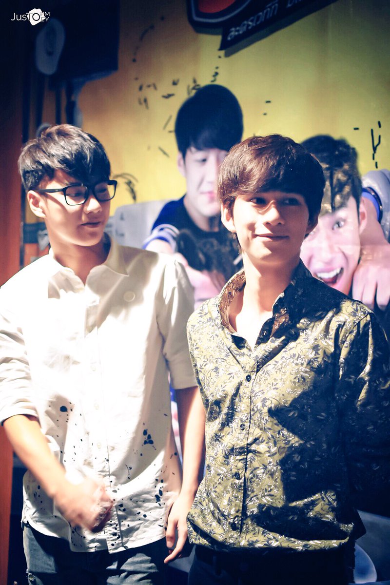 JustOhmToey's tweet photo. มองขนาดนี้ ก็เอาพี่เค้ากลับไปเล่นที่บ้านเถอะเจ้าโอม 🤓
@ohmpawatt @ImerbSittiwat #H2Ohm17 #toeysittiwat https://t.co/3LUEIGhgSj