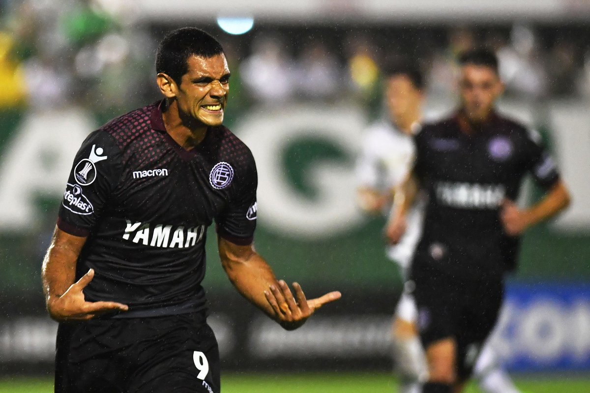 Otrofutbol970's tweet photo. ¡Final en Brasil! #Lanús venció 3-1 a #Chapecoense a domicilio con goles de Aguirre, Sand y Acosta. https://t.co/wDrGkewkSv