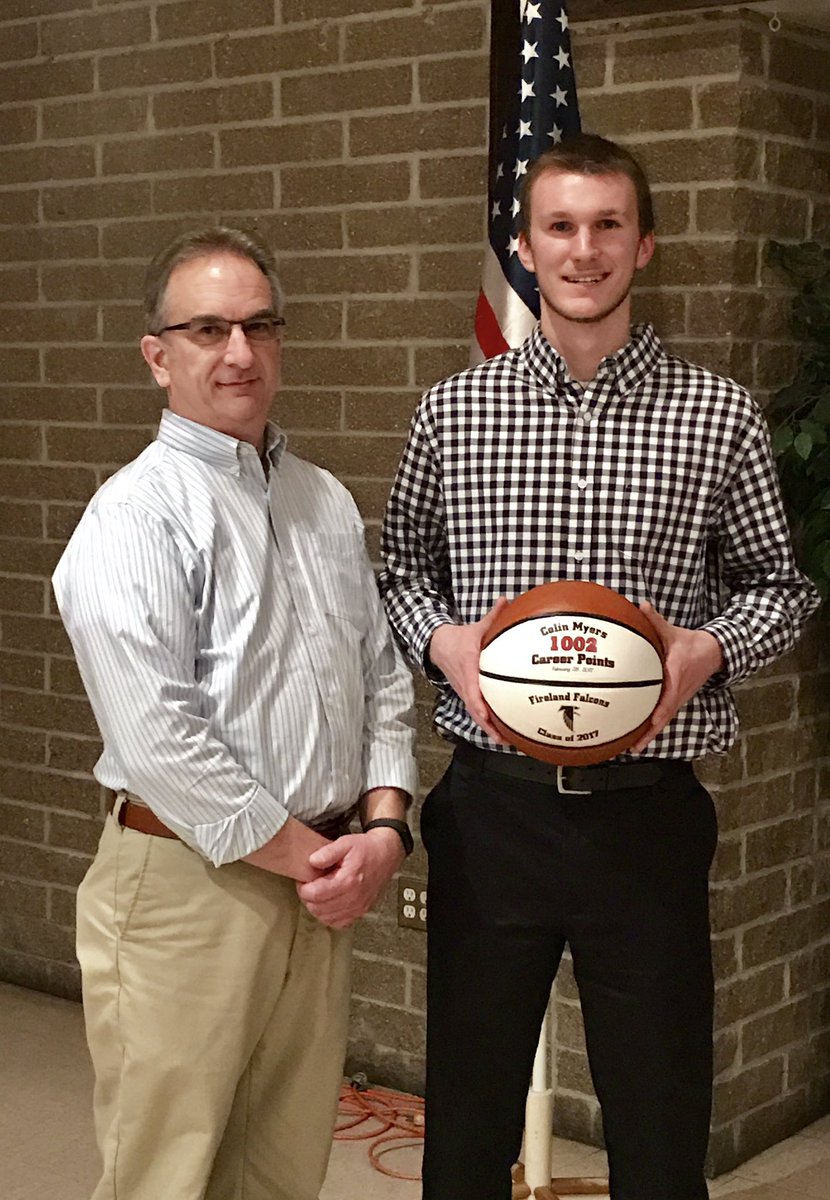 wilder5003's tweet image. Congrats Colin Myers. Latteman award winner 2017. #firelandsupdate #Falconupdate #Firelandsfalcons