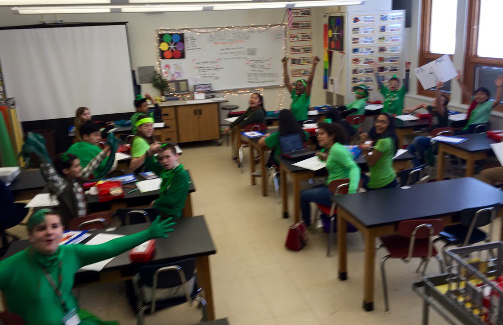 MsArchilaART's tweet photo. Yes...I get paid to make art with kids. Look at them. Aren't they awesome? #bestdaythisweek #RBMS #RedBank https://t.co/GzeFfi36Sc