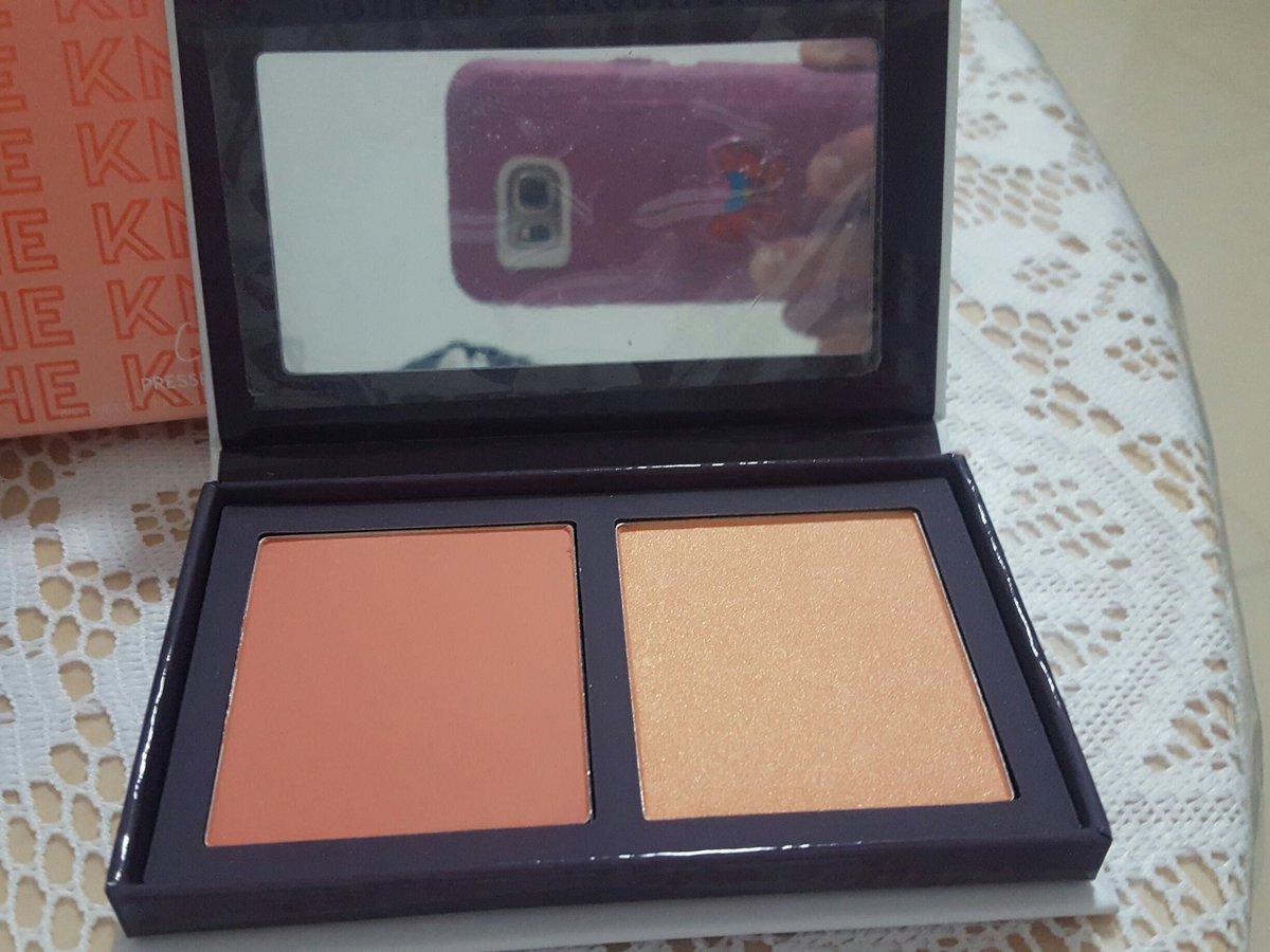 SusieHRU's tweet photo. @ColourPopCo omg it has a mirror. Super smart and cute. Love the shades. Tomorrow #MOTD #nectarcollection #Colourpop https://t.co/jfSN93CmMi