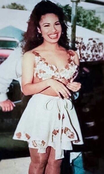 RT @timelessbae: Selena Quintanilla at the Texas state fair https://t.co/swFNI5akxo