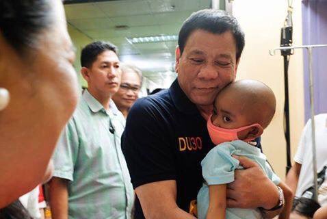 LeojAko's tweet photo. Behind #Duterte strong persona is a compassionate man! 

#StopDestabilization https://t.co/VnX95X6Lky