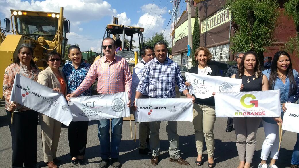 Tezoyuca2018's tweet photo. El Ing. Carlos Ramos dio banderazo al trabajo en la Avenida Pascual Luna, importante obra de inversión de 4.51 MDP. https://t.co/gK27anBSRI